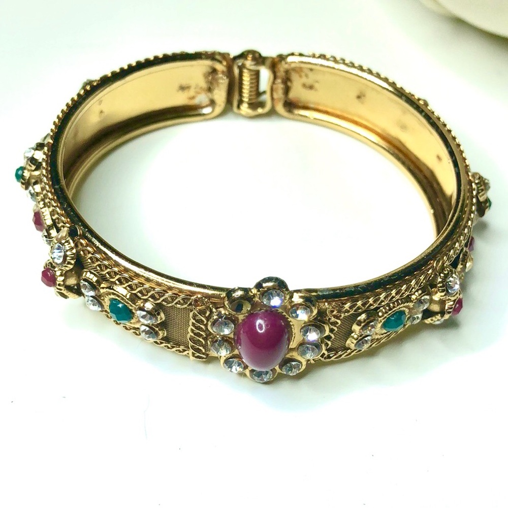 066  VINTAGE Gold tone clamper bracelet  green & red  accents clear rhinestones